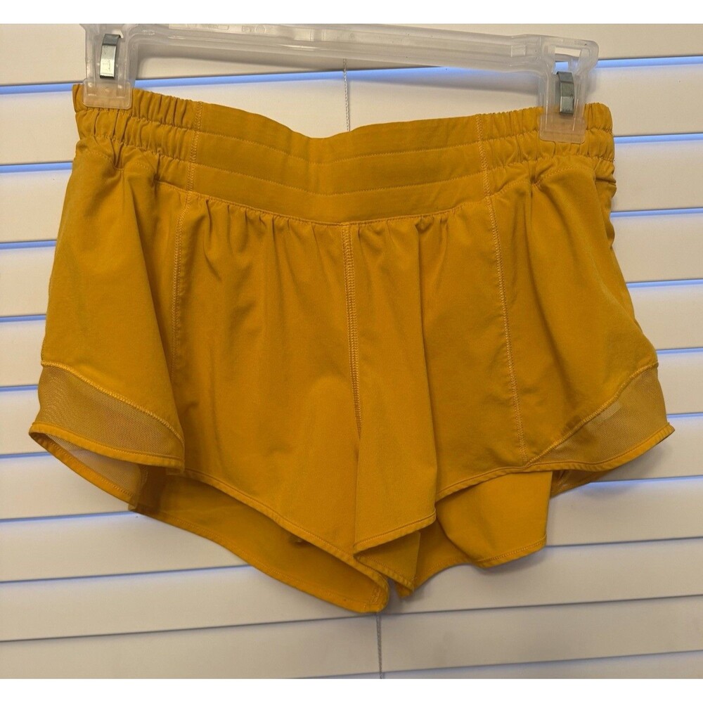 Lululemon Hotty Hot Shorts Women's Low-Rise Lined Short 2.5 athletic ware size 8